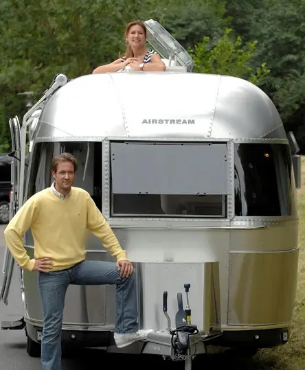 荷兰拖挂式房车