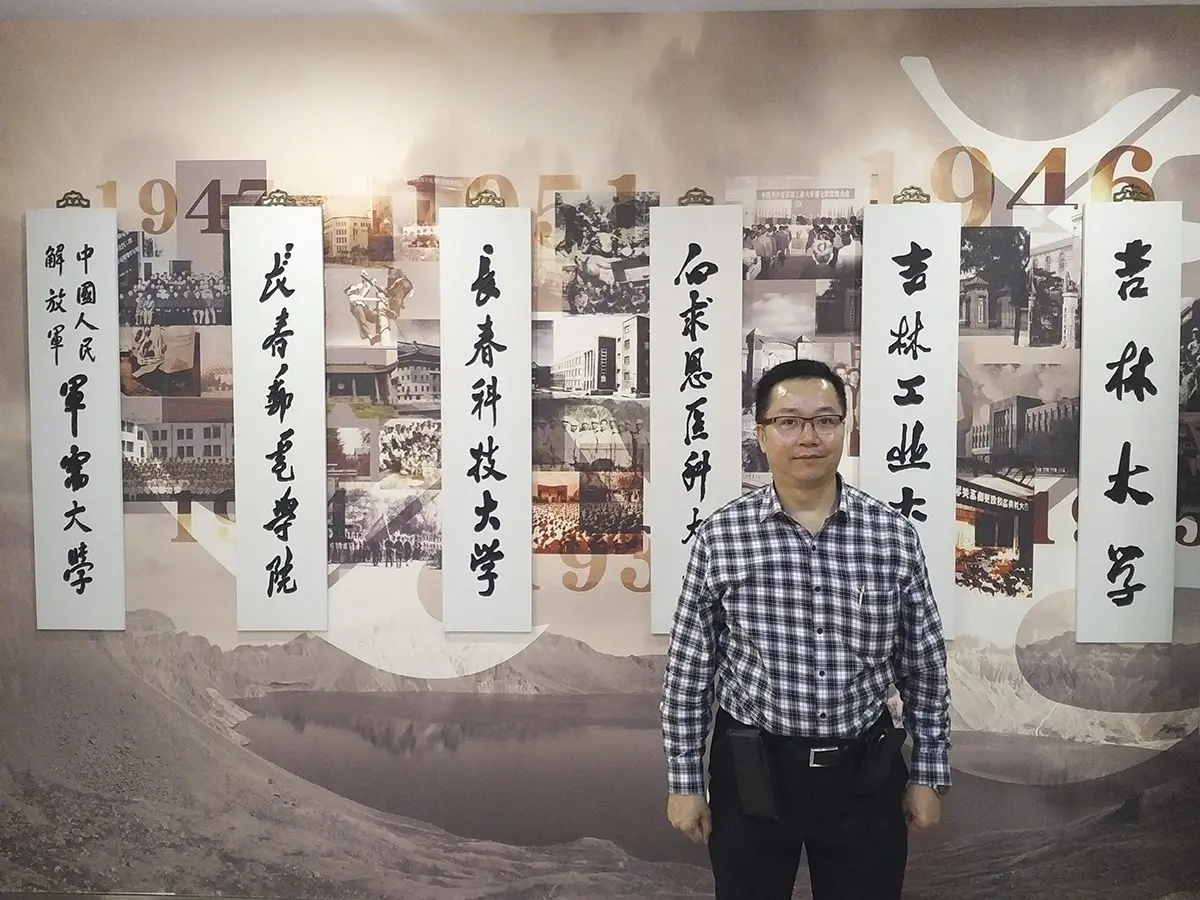 6●刘锦胜博士参与国情班考察长春市吉林大学时留影.jpg