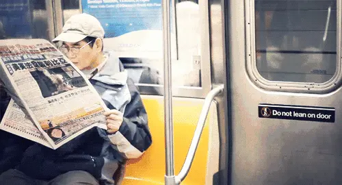 看电视的时候 上网的时候 看报纸杂志的时候 等车的时候 逛商场的时候