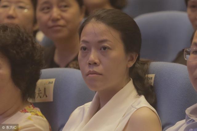 中国女首富诞生：每天入账6个亿，身价超过李嘉诚，直追马云