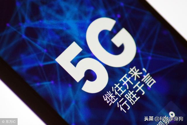 马化腾跟李彦宏的牌桌，前者在谈5G，后者谈起了AI