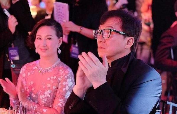 中国最富有的女性：继承千亿家族集团资产，56岁的她却依旧单身