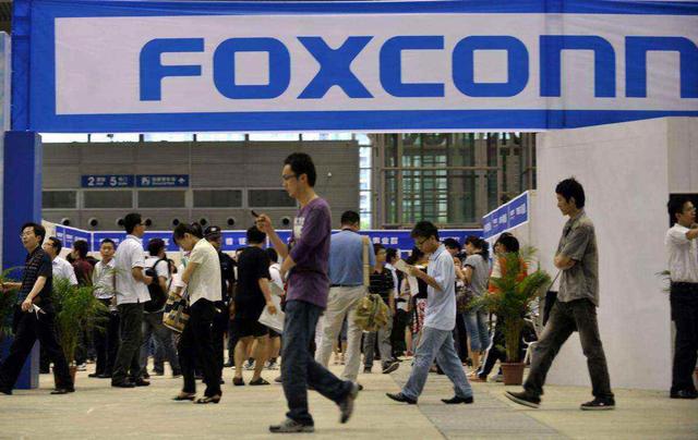 人人网正式卖身，作价2000万美元；iPhone销量差富士康盈利恐受损