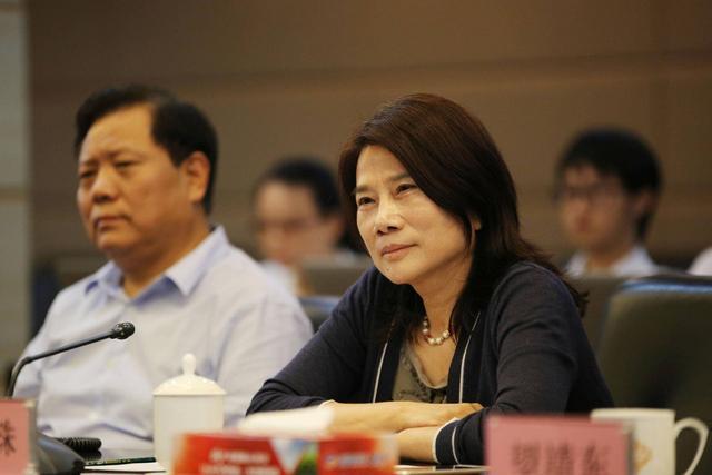 人人网正式卖身，作价2000万美元；iPhone销量差富士康盈利恐受损