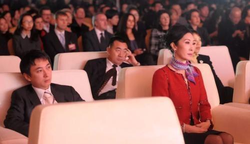 当万达夫人遇到京东夫人，论气场，告诉你们谁才是“王的女人”