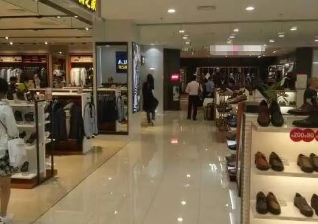 为何实体店那么萧条，店铺租金却被“炒”的很高？内行人道出实情