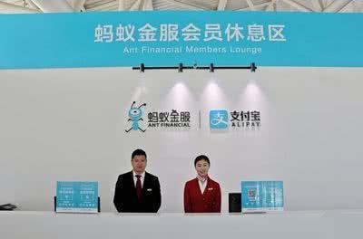 只要是支付宝铂金会员，在火车站和机场，就能免费进支付宝休息区