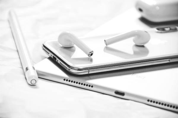 AirPods:看似可笑,实则是近些年来苹果最好的产品