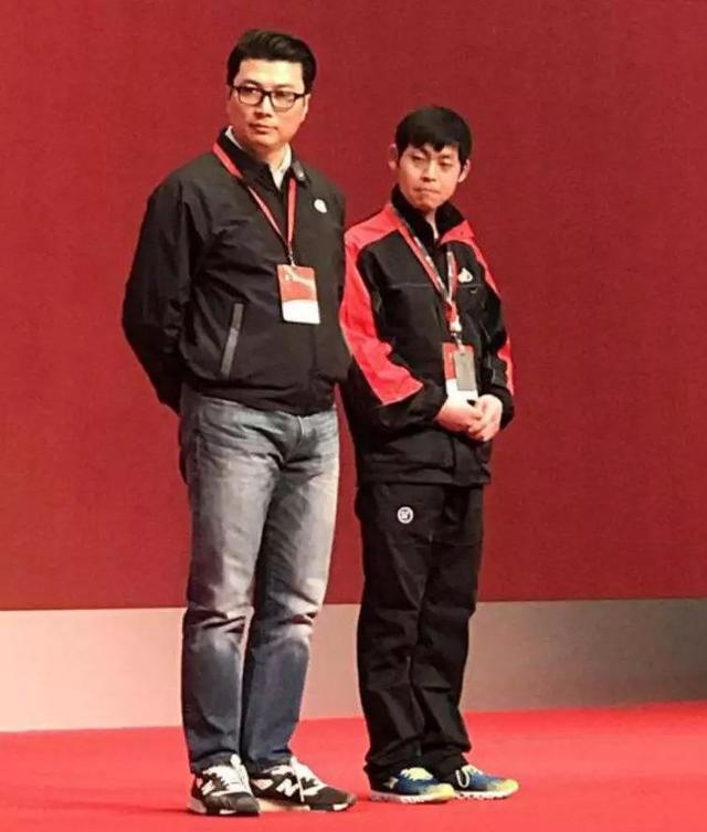 外卖员排队1小时后，订单被取消当场落泪，美团：奖励1000元