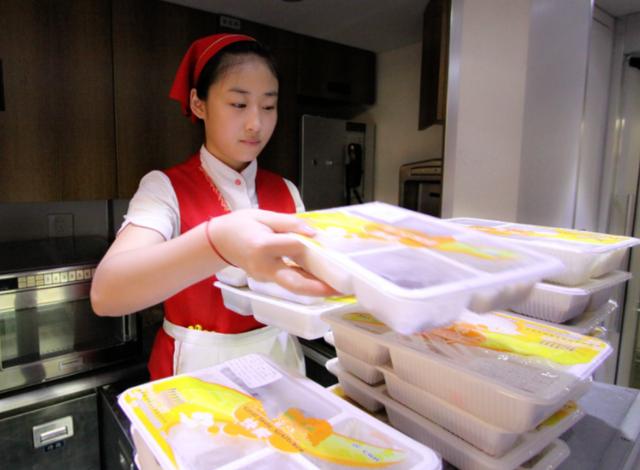 继美团饿了么后，又一配送巨头崛起，估值达300亿，用户超5000万