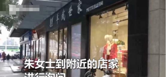 店员私锁共享单车，女子扫码后怒扛3公里：绝不向自私的人妥协！