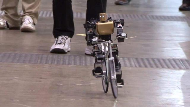 日本发明会"骑自行车"的机器人,手脚并用还会掌握平衡