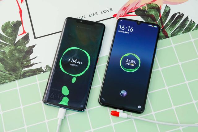 4200mAh+40W超级快充 VS 4000mAh+44W超快闪充，实测告诉你怎么选