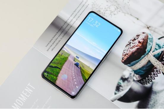 手机行业创新还得看国内品牌，vivo在升降摄像头上又玩出了新高度