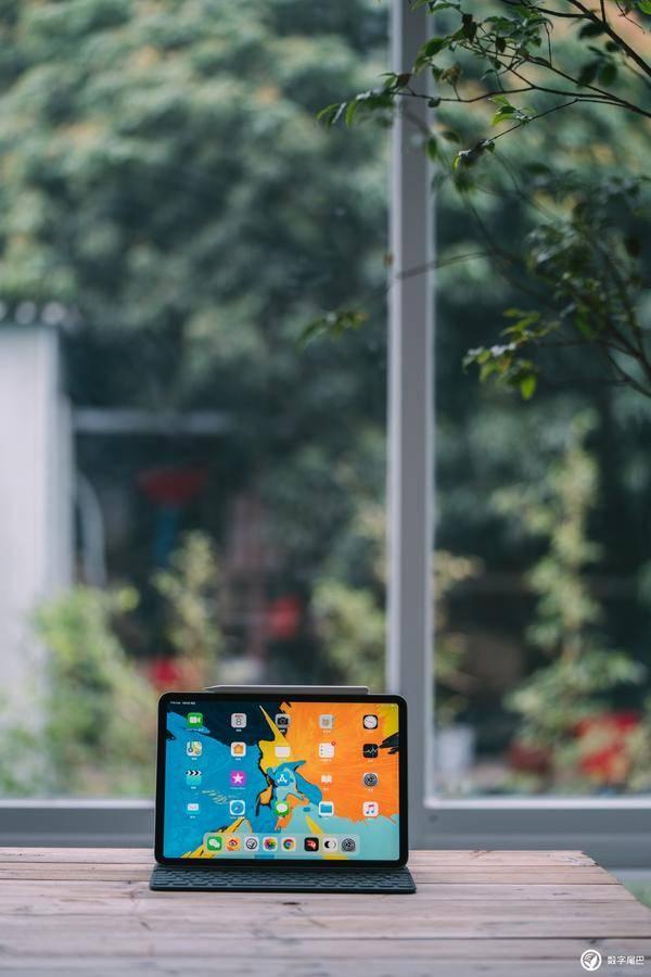 在手机和笔电之间，我们是否还需要一台 iPad Pro？