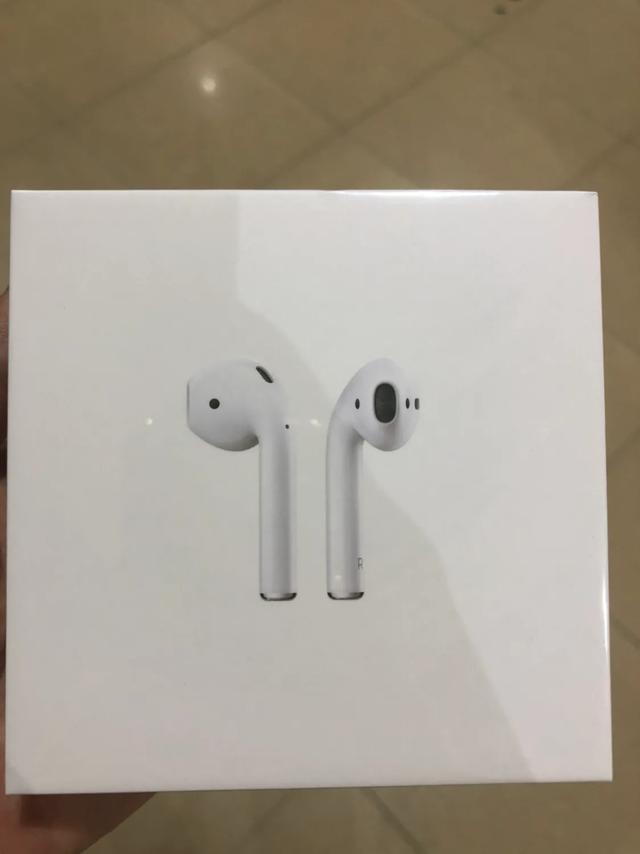 苹果无线蓝牙耳机AIRPODS，买一代还是买二代好