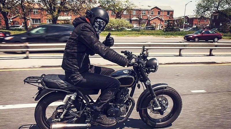 How to ride a motorcycle safely in winter