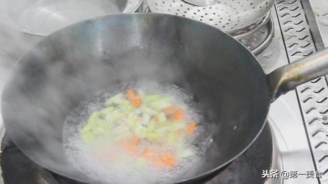 怎样做出和饭店一样的水煮花生米？大厨告诉你技巧，太简单了