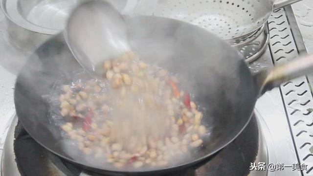 怎样做出和饭店一样的水煮花生米？大厨告诉你技巧，太简单了