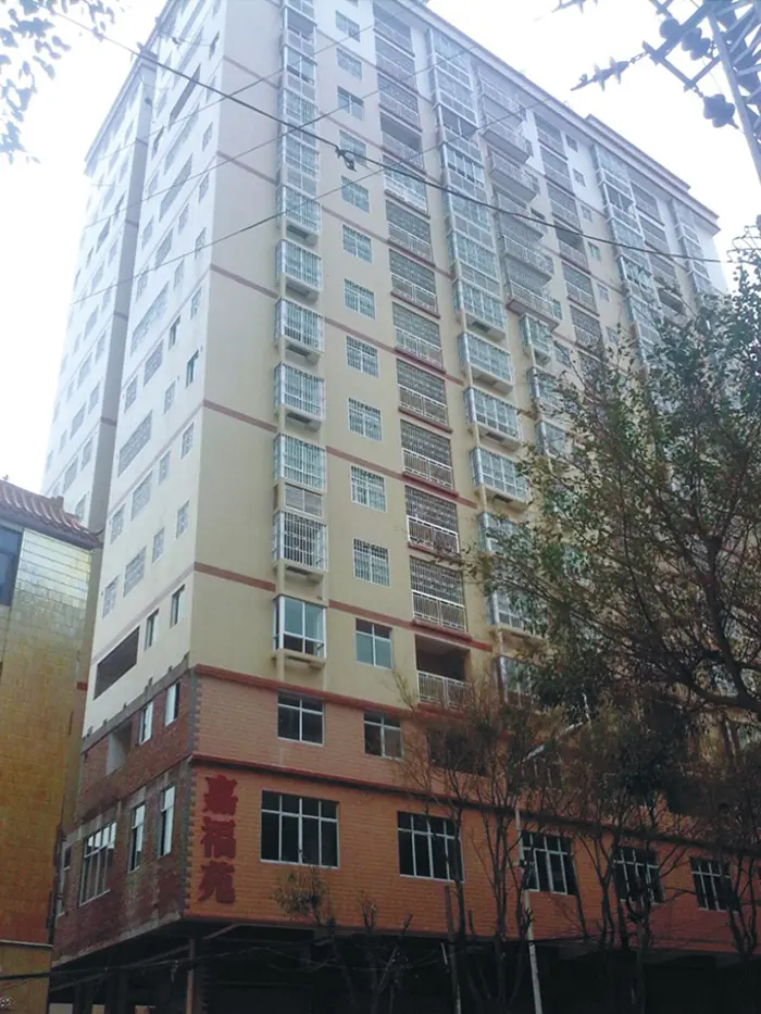 <h3>梅州辉达房地产有限公司</h3>　　梅州辉达房地产有限公司，是梅州五华地区的一家房 地产开发公司。公司电梯首要考虑因素是安全和稳定。吉 荣电梯根据客户需求，结合房地产企业特点，在采用先进 的变频主机和变频门机装备电梯，提升运输稳定性和安全 性的同时，轿厢内部采用LED照明和精致装潢，实现节能 环保的同时使得电梯简洁大方、高端大气，安装效果超出 客户预期，收获客户的不吝赞誉。安装运行至今情况良好。 客户满意。<br>