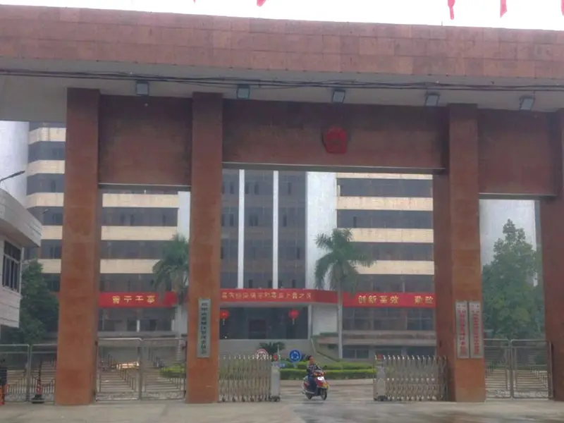 <h3>揭阳市产业园区政府</h3>　　作为产业园区政府，高效的工作效率是服务民生的重要保障。<br>　　吉荣电梯产品采用先进的变频变压调控技术，配置一流的部件，同时配套完善周到的售后维保服务，提高了运输的效率和稳定性，同时实现了节约能耗的效果，实现节能环保。获得客户的客梯项目合同， 为产业园区政府服务人民群众的生产生活增添强劲动力。