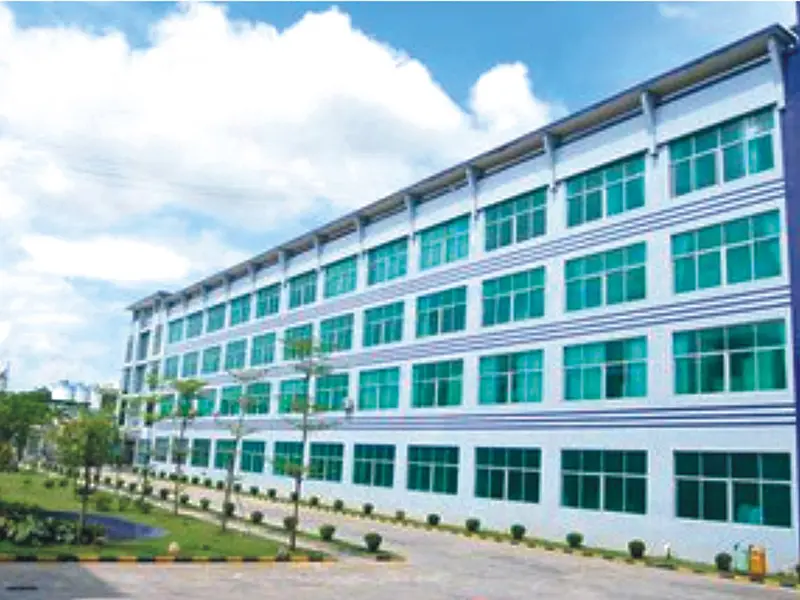 <h3>创盛鞋业</h3>　　创盛鞋业有限公司位于揭阳市榕城区揭丰公路中段，是一家集贸易、设计、生产于一体的现代新型企业。<br>　　作为一家现代型制造企业，在安装电梯的规划中安全和稳定是其首要考虑的因素。吉荣电梯采用先进的变频变调控技术，配置先进的主机和门机，提升了电梯运行的效率和稳定性的同时，实现了节能环保。 凭借先进的技术优势和优质配置， 成功得到企业青睐，获得该项目客梯合同。安装运行至今情况良好。