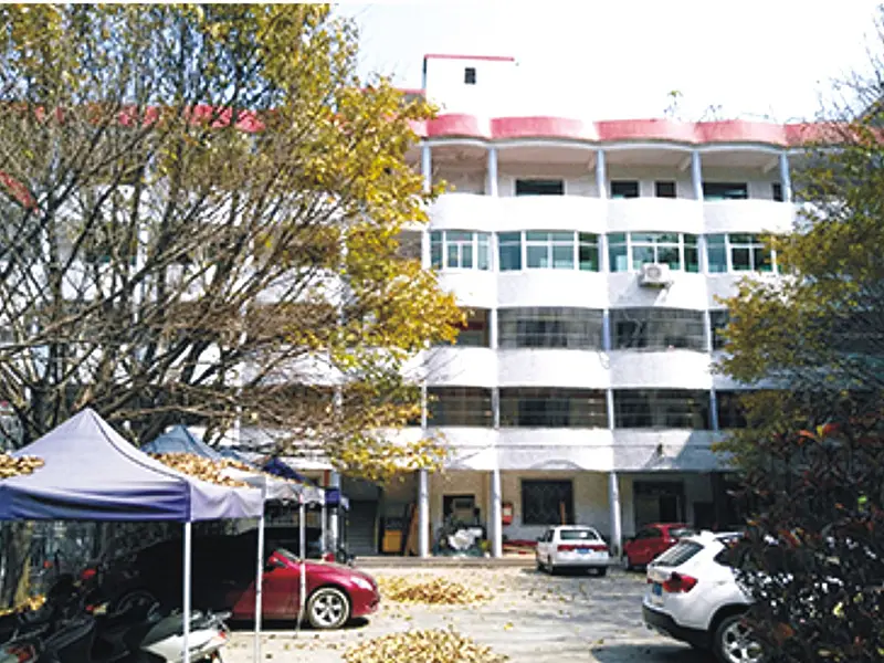 <h3>揭阳市榕城区福利院</h3>　　揭阳市福利院位于揭阳市榕城区，是市内唯一的一家福利机构。<br>　　作为公益性质的服务机构，常驻人口中主体多为老人和孩童，安全和稳定是其重点关注的因素。吉荣电梯采用先进变频变压调控技术， 配置先进的主机和门机，提升电梯运行的平稳性和安全性、提高运输效率、有效保障乘坐人员的人身安全。收获客户青睐，取得该项目的客梯合同。<br>