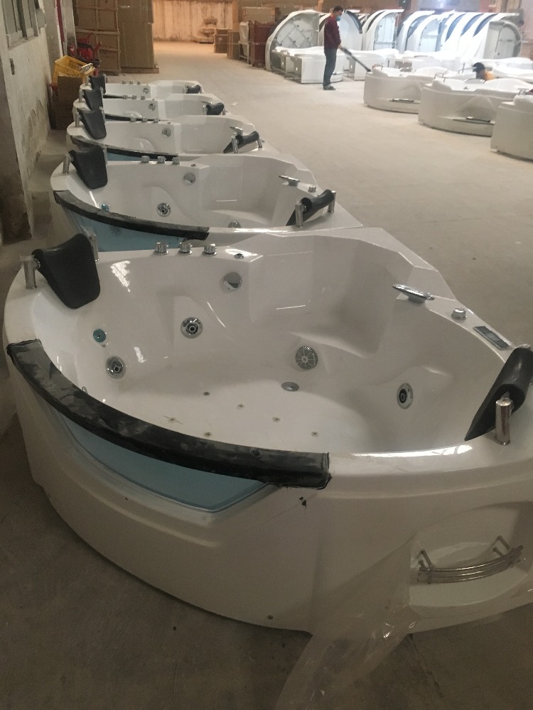 Massage bathtub Q312N