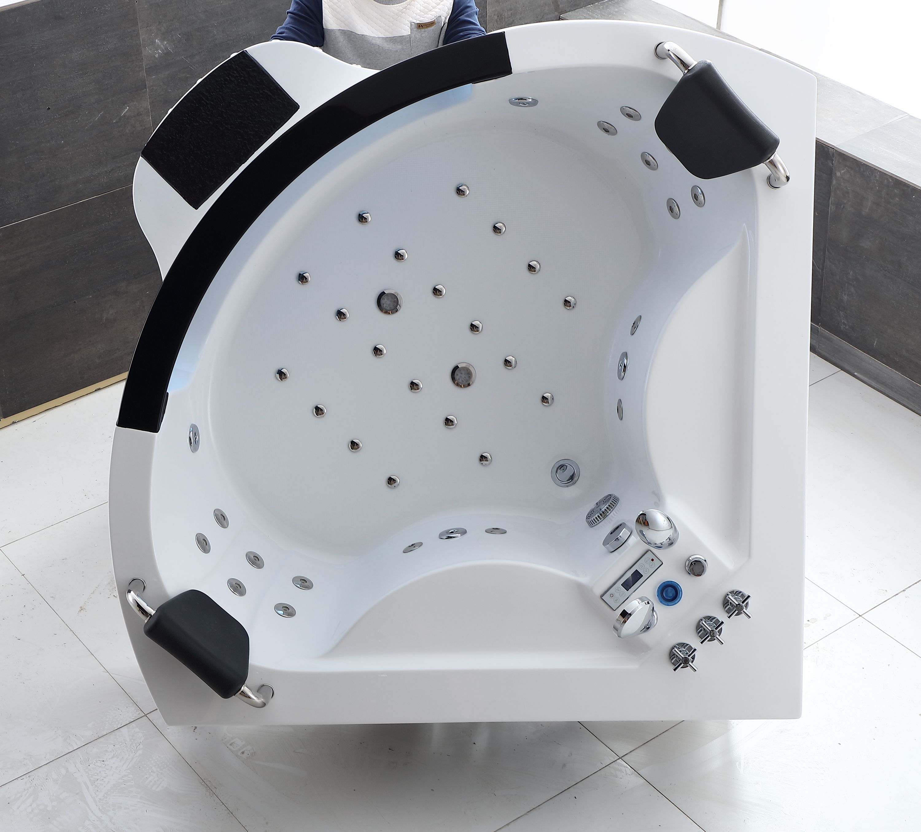 Massage bathtub Q422