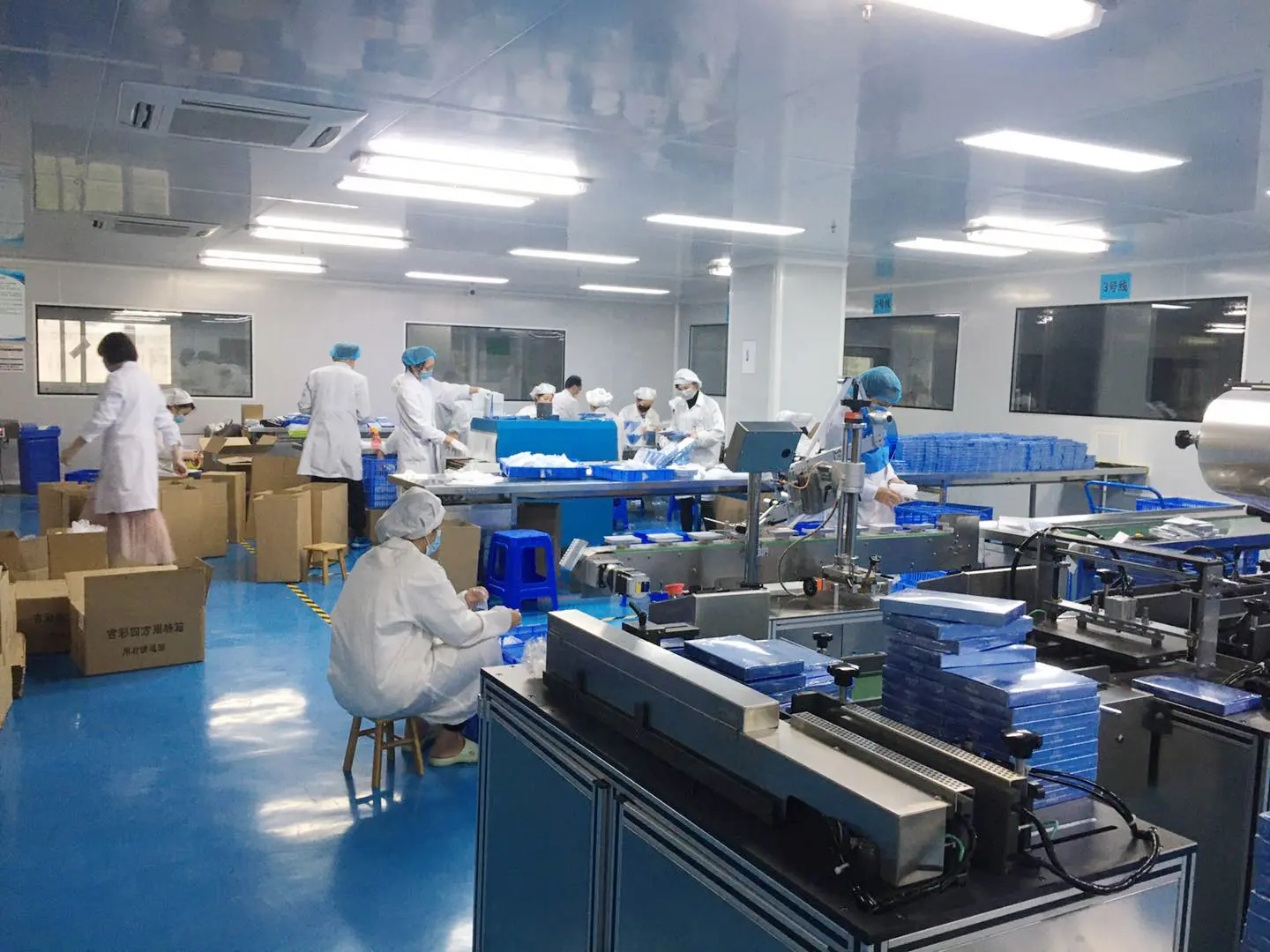 工厂生产化妆品