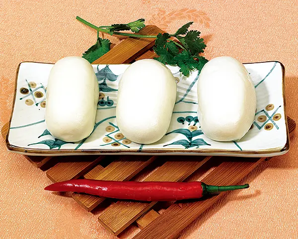 豆沙包 steamed bun stuffed with bean paste