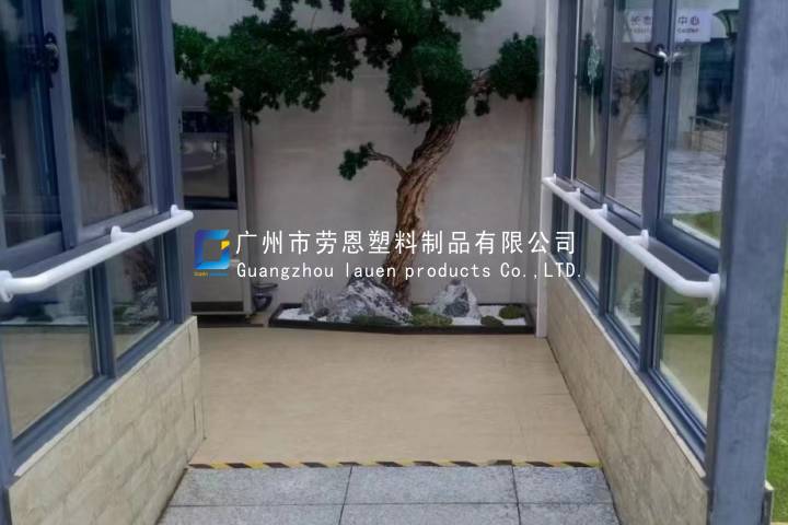 2022.9.20深圳南澳人民医院无障碍扶手安装案例图 (6)