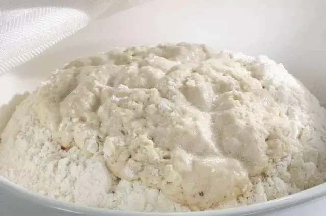 只要掌握了此面粉和酵母的比例保证次次发酵成功中山食堂承包公司