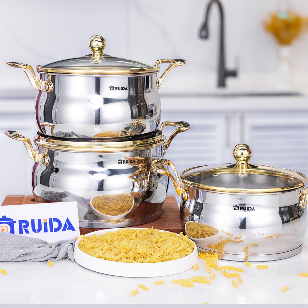 Wholesale Customized Home Kitchenware Casserole with Golden Handles