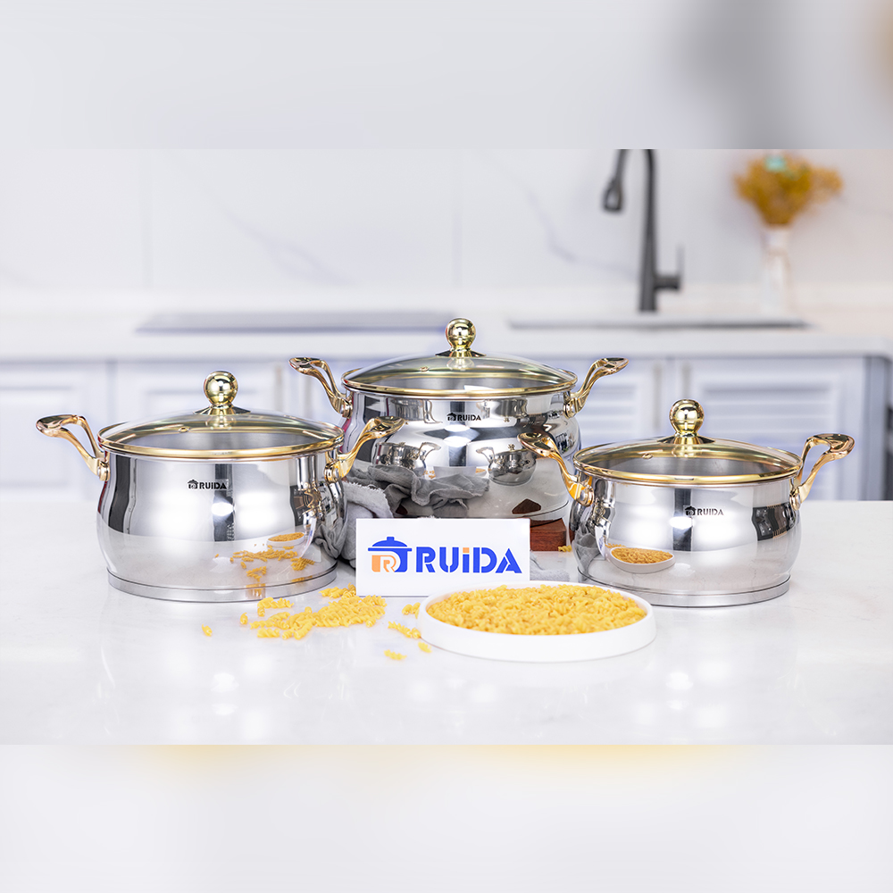 Wholesale Customized Home Kitchenware Casserole with Golden Handles