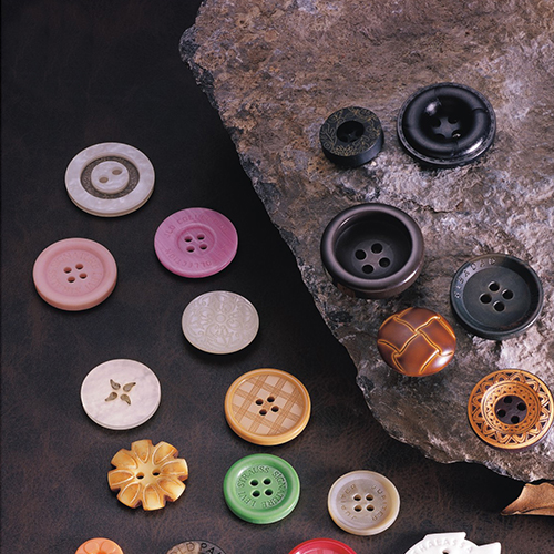POLYESTER / NYLON BUTTON