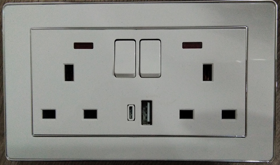 LK100076 double 13A socket+usb+type C