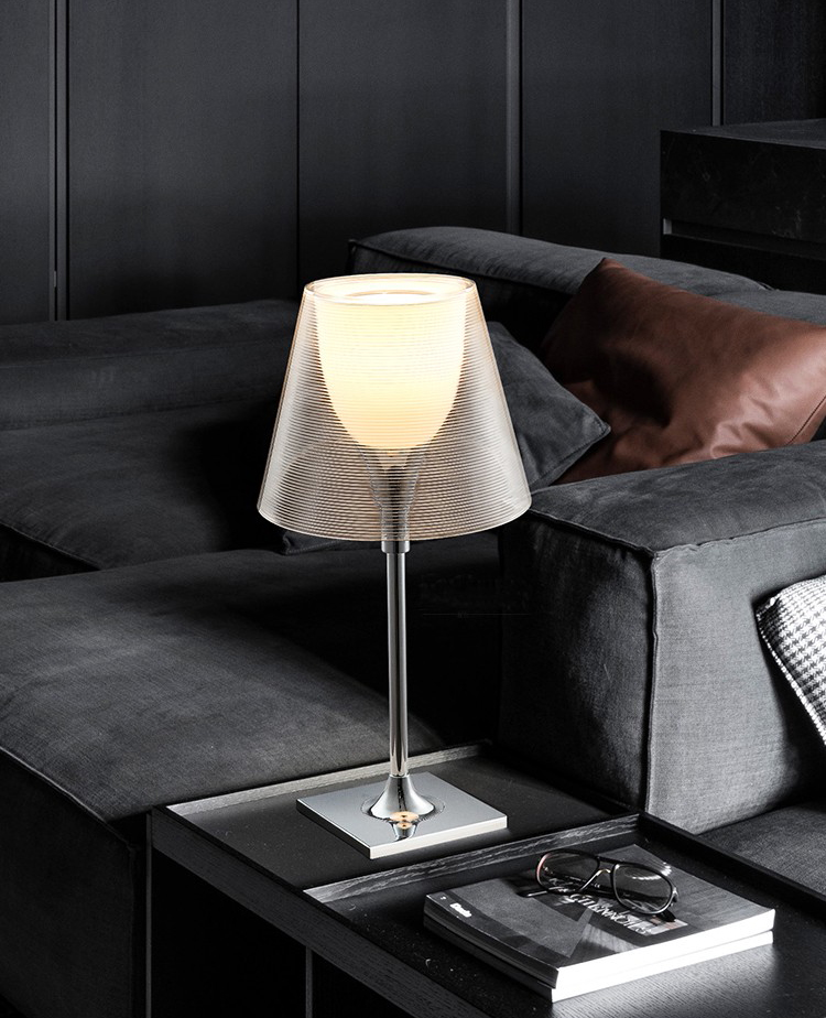 Simple Nordic Light luxury creative personality Italian glass led table lamp T3317