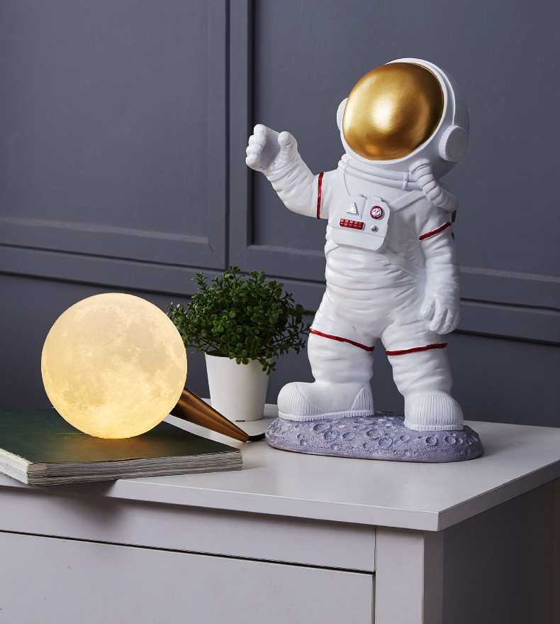 Simple Nordic lunar astronaut resin led table lamp T3286