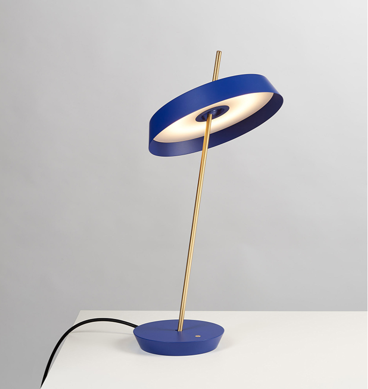 Simple Nordic iron acrylic modern art led table lamp T132