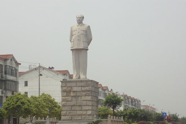 毛泽东石像