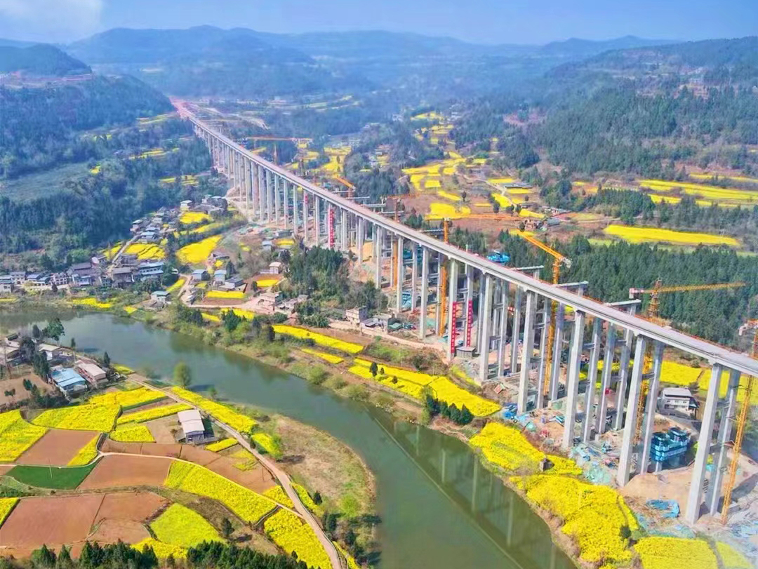 G5京昆高速扩容项目白龙村特大桥