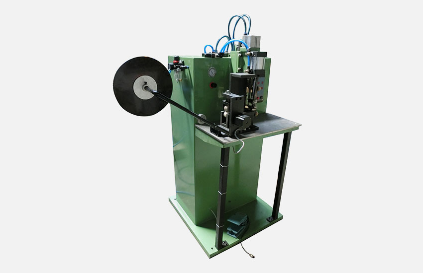 Semi-automatic energy storage welding machine