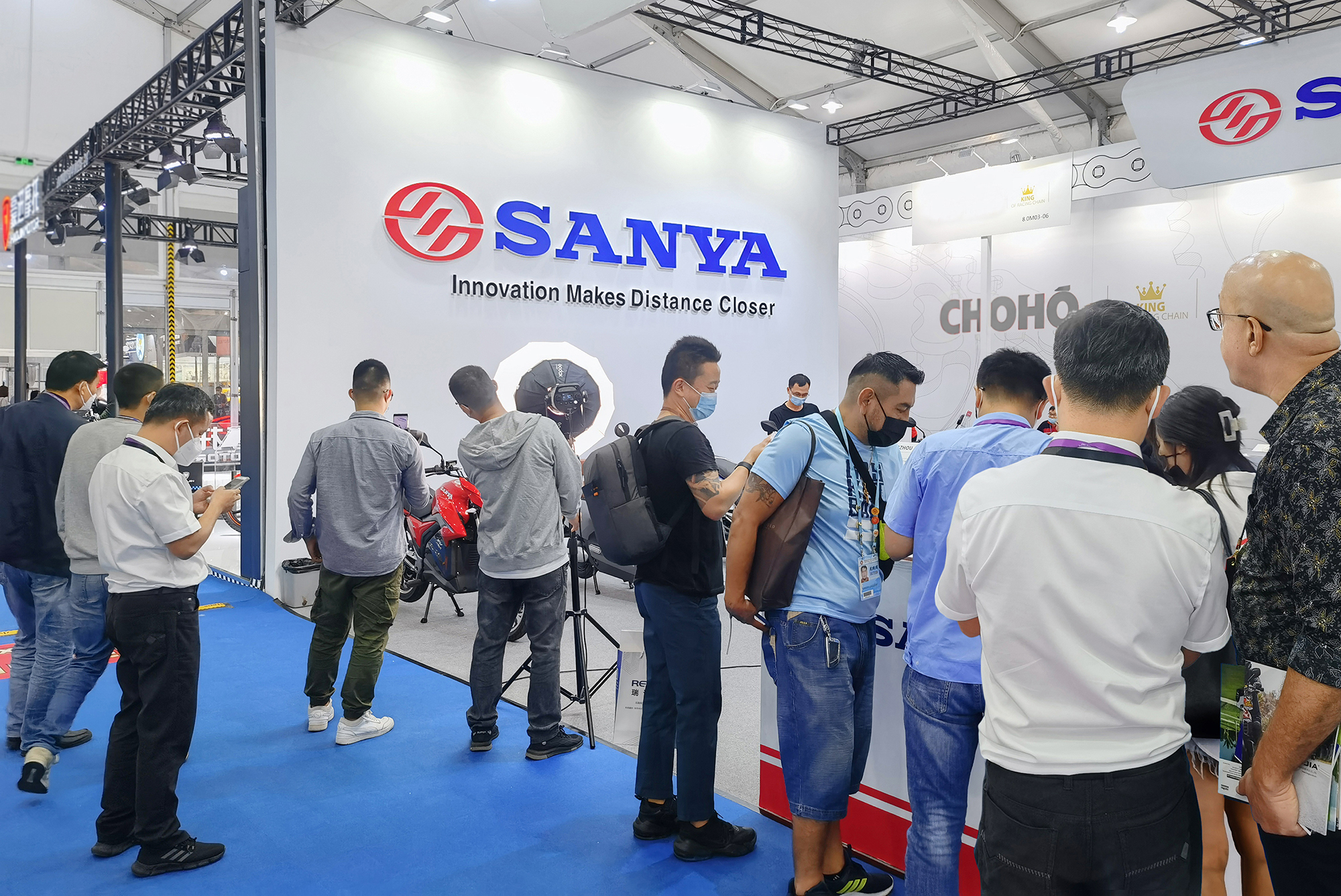 Live online + offline exhibition, the first day of the Canton Fair sanya 