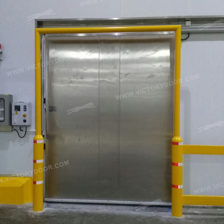 Solution for floor across the door of cold storage