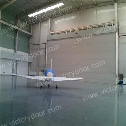 Hangar flexible door