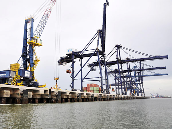 越南和黄国际货柜码头（10万吨级）