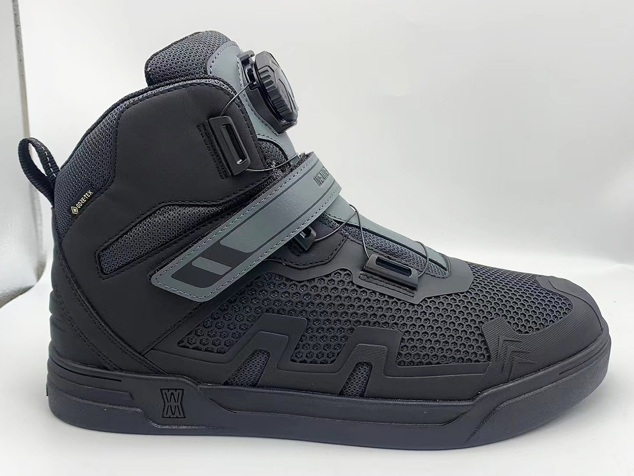 Mountaineering waterproof outdoor shoes